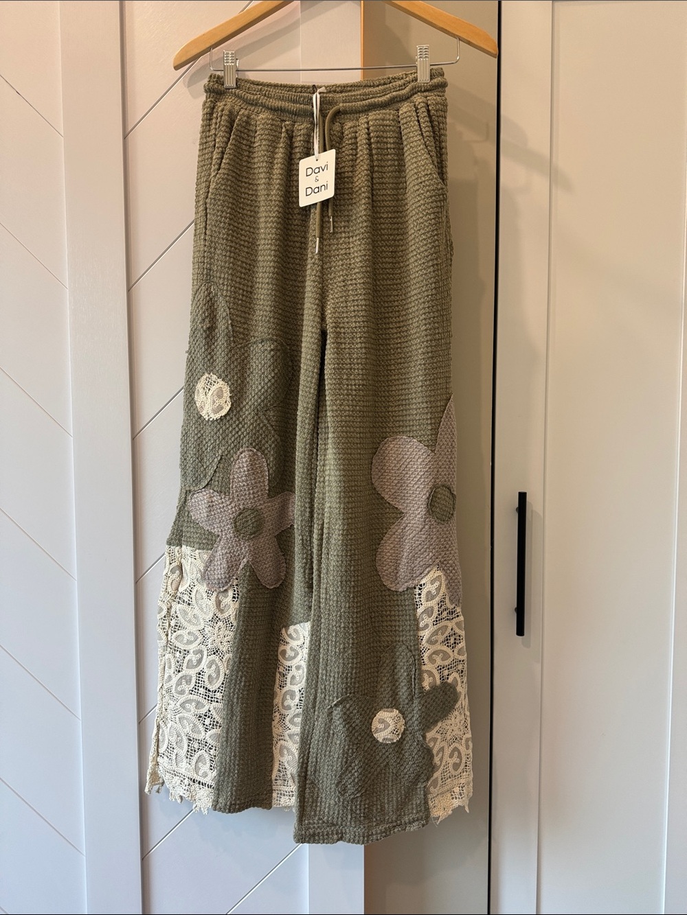 NWT. DAVI & DANI Olive Waffle Knit Joggers with Lace Flower Appliqué
